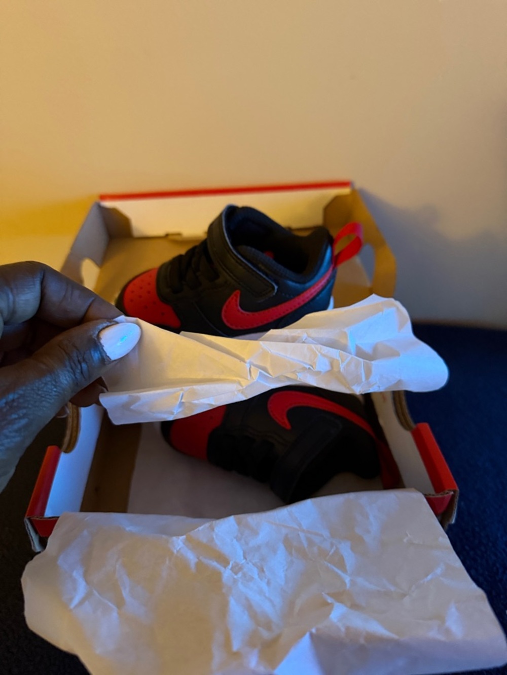 Nike Kids Black and Red Low-Top Sneakers with Hook-and-Loop Strap - Picture 2 of 6